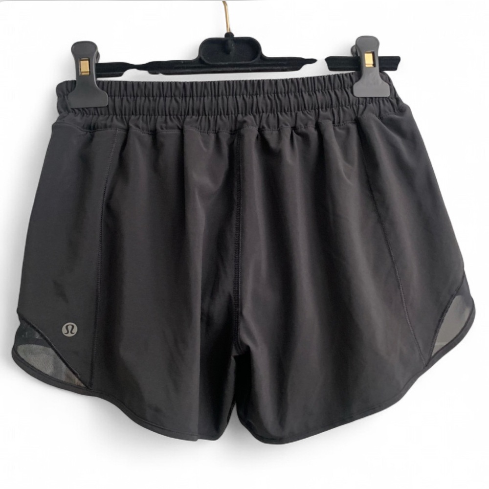 lululemon hotty hot Black shorts size 6 active wear yoga workout - Picture 2 of 6